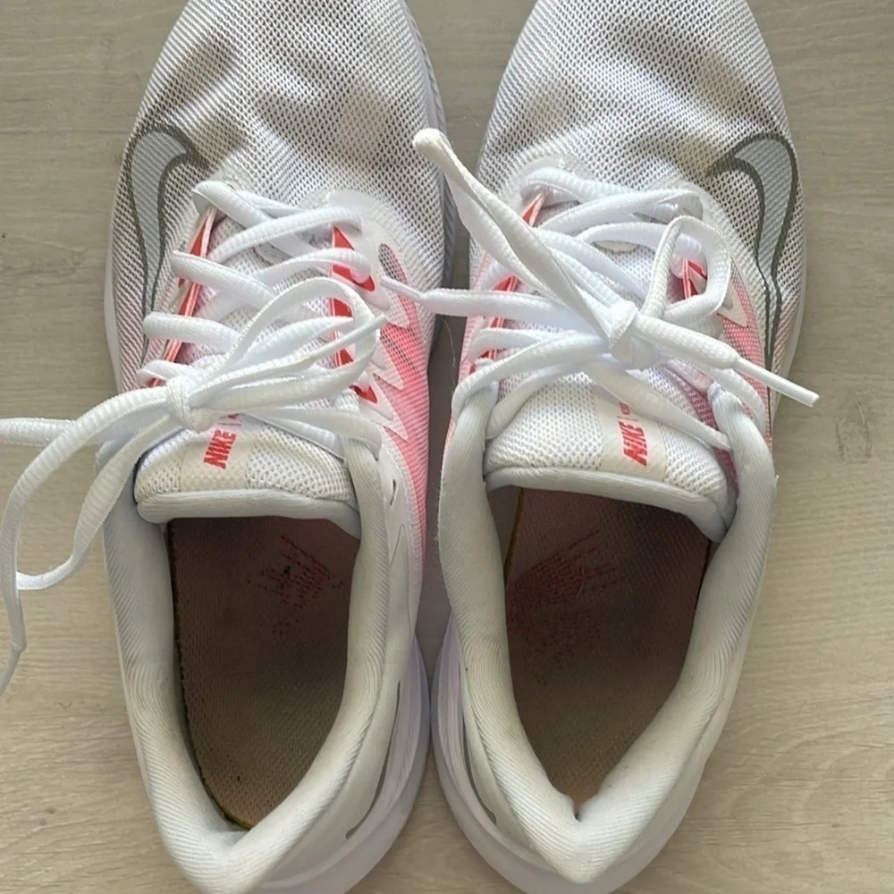 Nike Quest running sneakers. Size 10